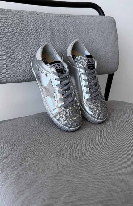 گلدن گوس نقره ای خاکستری