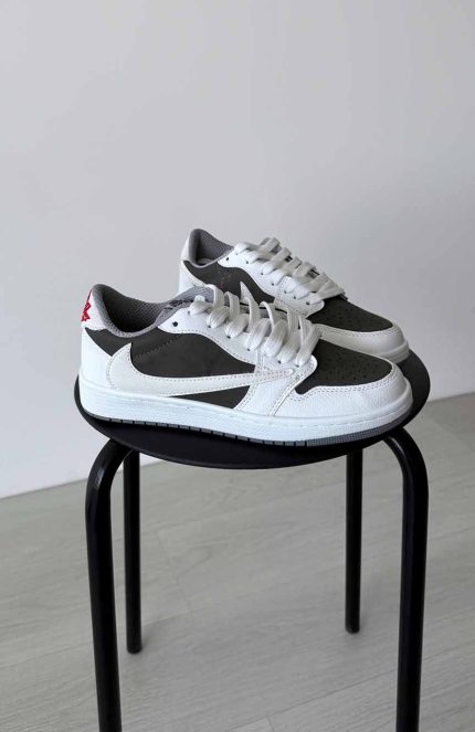 نایک ترویس سفید طوسی تیره